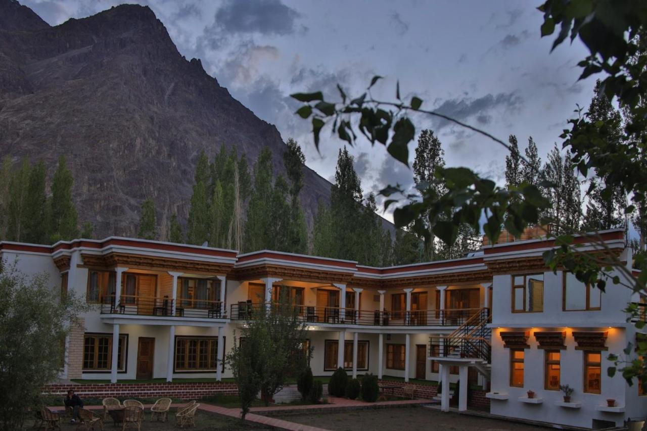 Hotel Nubra Residency Charasa Екстер'єр фото