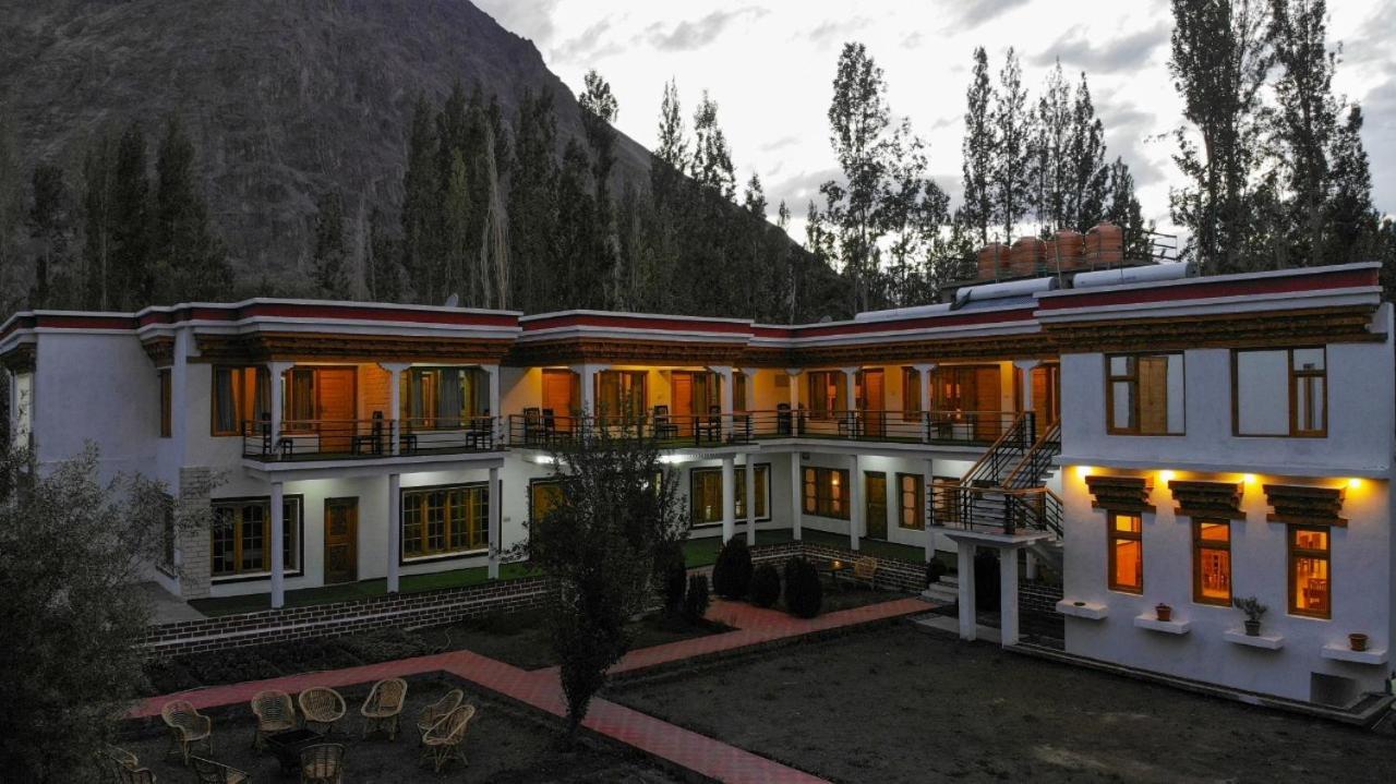 Hotel Nubra Residency Charasa Екстер'єр фото